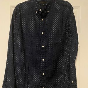 Men’s XL Banana Republic slim stretch button down; blue dot pattern.